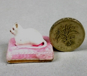 staffordshire-porcelain-a-minute-figure-but-is-it-a-cat-or-a-mouse?